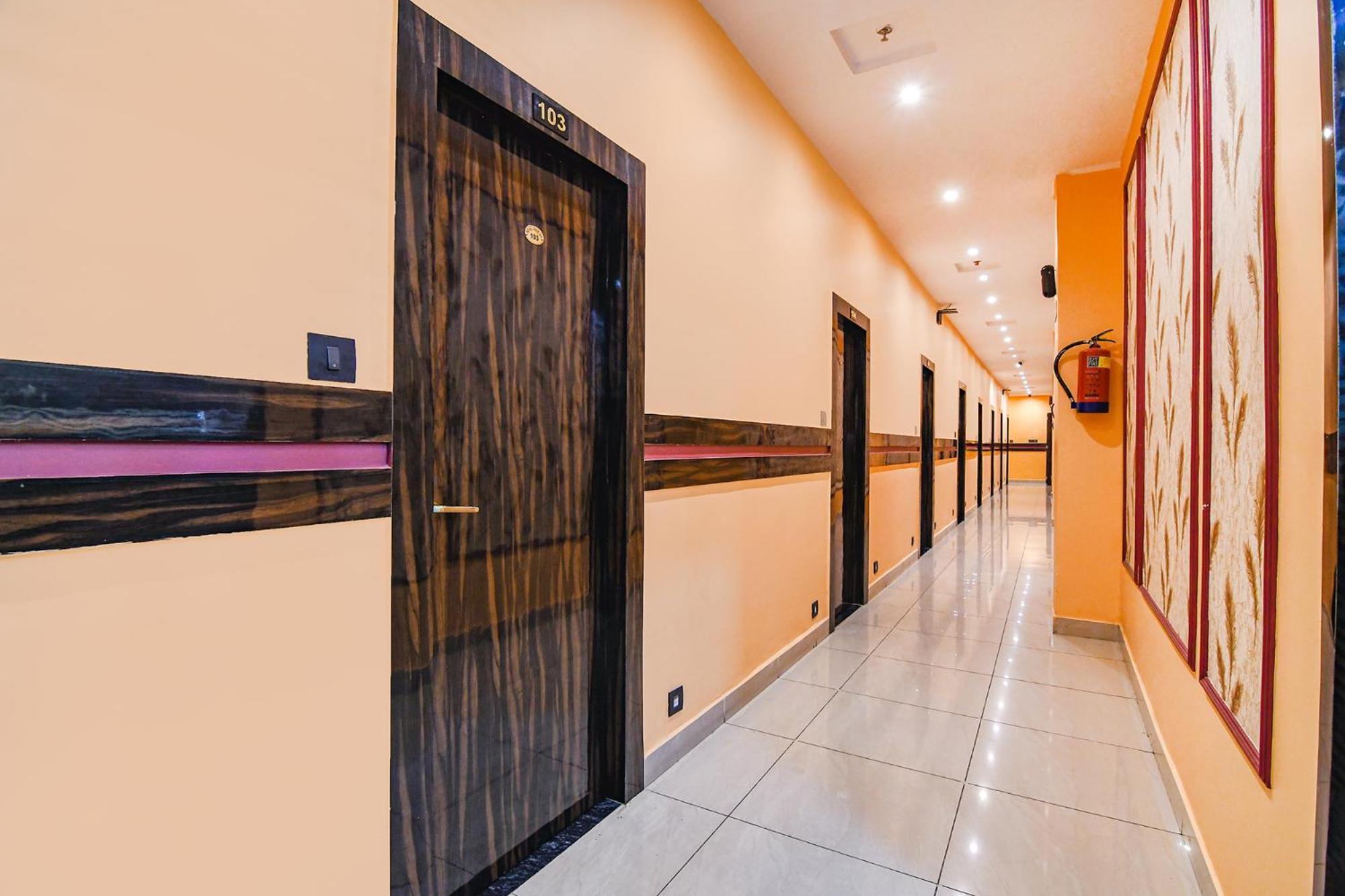 Fabhotel Royal Park Inn - Nr Eden Garden Stadium 콜카타 외부 사진